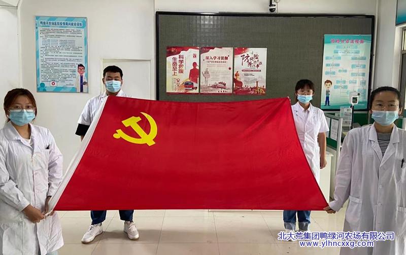 我和国旗合影 (3).jpg